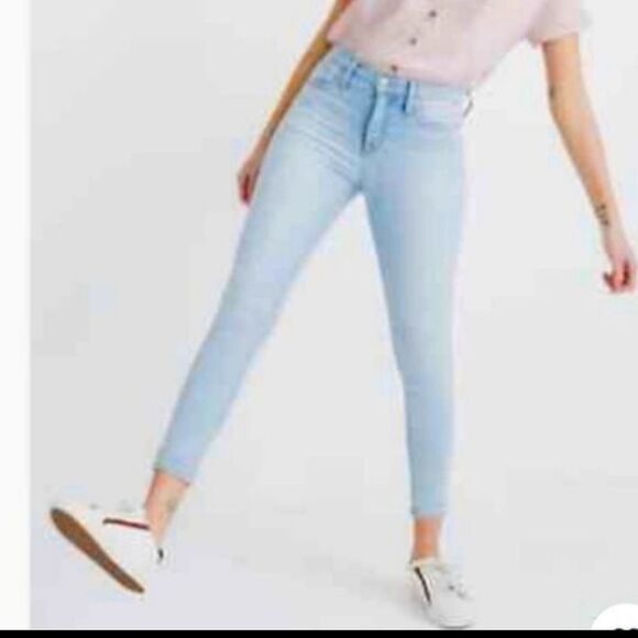 Madewell High Rise Light Wash Skinny Cropped Jean size 32  ( 10-12 ) PERFECT FIT - Picture 2 of 9